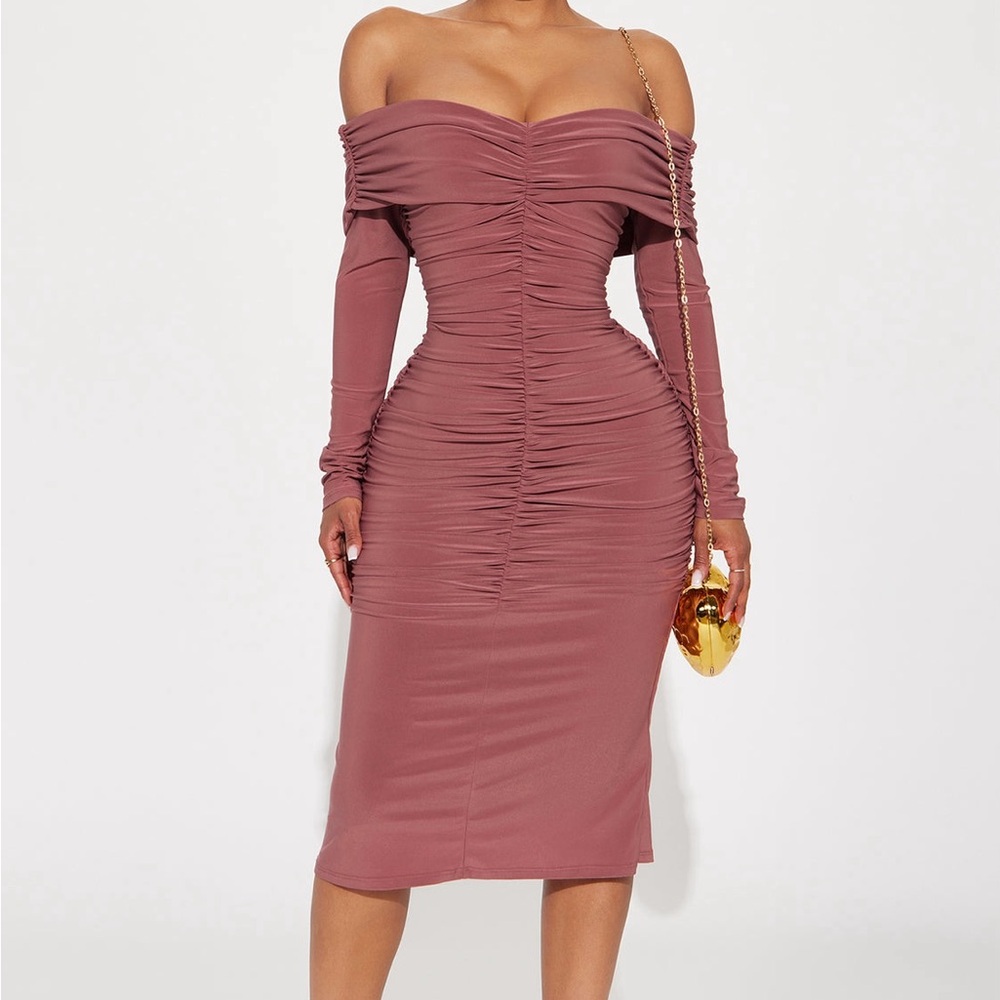 Fashion Nova Raine Ruched Off-Shoulder Midi Dress - Mauve